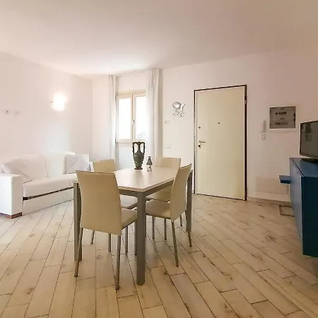 Via Del Mare Apartment *